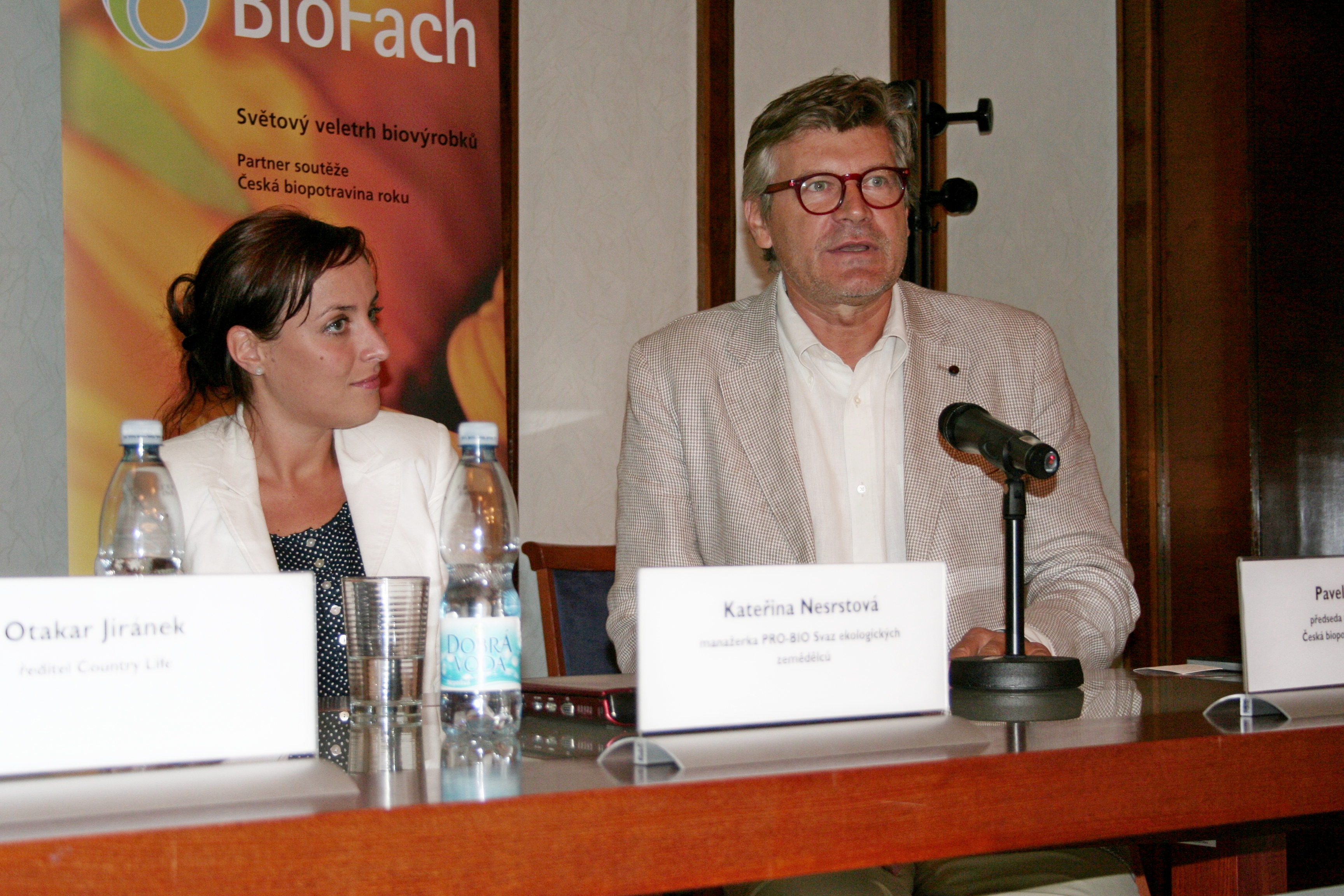 Kateřina Nesrstová (Svaz Pro-bio), Pavel Maurer (předseda poroty Česká biopotravina roku 2013)