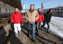 Ministr Bendl navštívil na Šluknovsku farmu zaměřenou na chov masného skotu. 