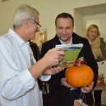 Ministr Jurečka potěšil dárky děti ve Všeobecné fakultní nemocnici v Praze