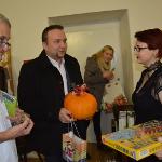Ministr Jurečka potěšil dárky děti ve Všeobecné fakultní nemocnici Praha